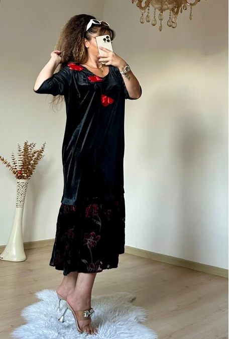 Gelincik İslemelı Kadife Elbise