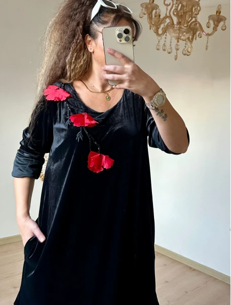 Gelincik İslemelı Kadife Elbise