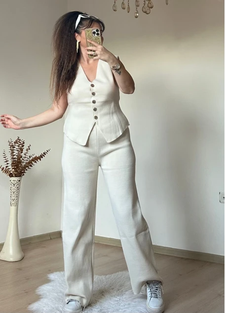 Gold Düğmelı Triko Yelek Takım Krem