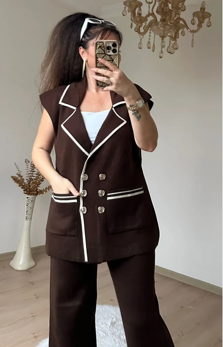 Gold Düğmelı Yeleklı Takım Kahve