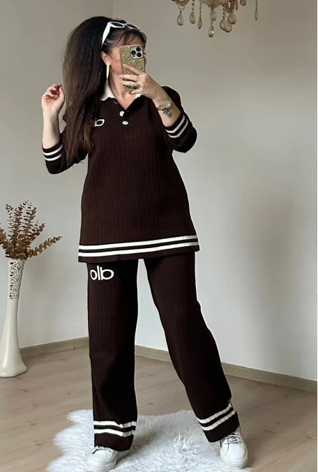 Gömlek Yaka Beyaz Şeritli Triko Takım Kahve