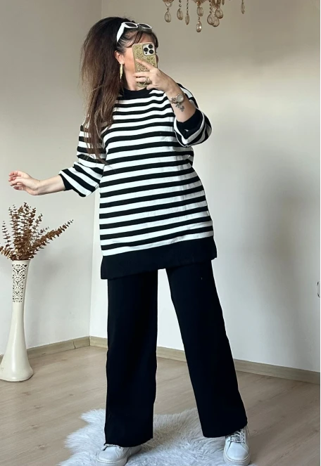 İnce Çizgili Triko Takım