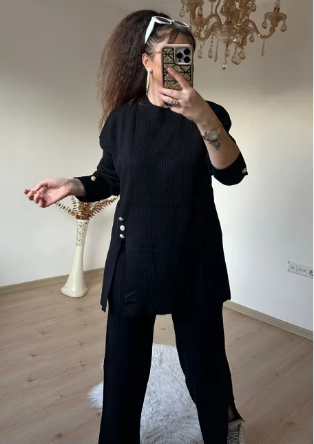 İnci Düğmeli Yırtmaçlı Takım