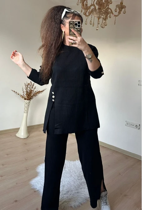 İnci Düğmeli Yırtmaçlı Takım