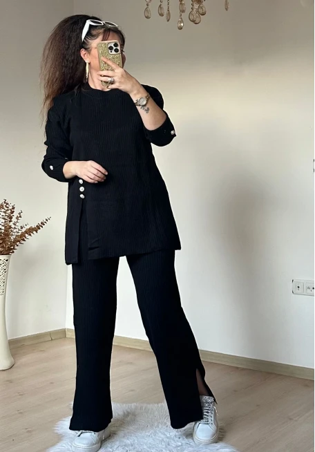 İnci Düğmeli Yırtmaçlı Takım