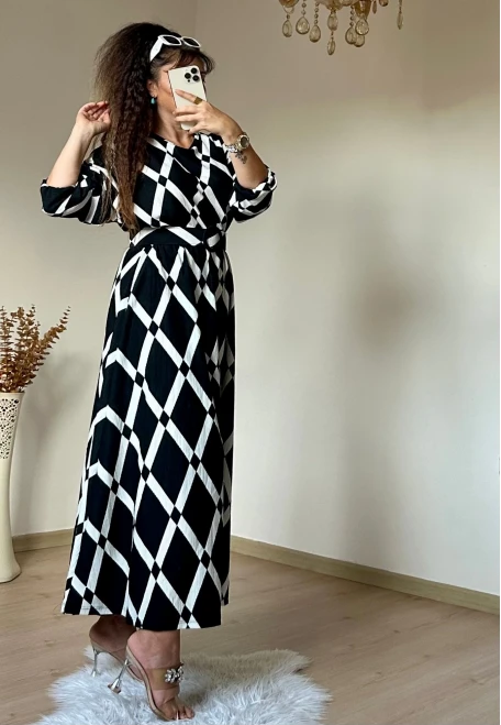 Kemerli Siyah Kare Desen Elbise