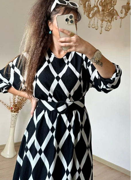 Kemerli Siyah Kare Desen Elbise