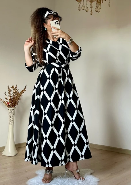 Kemerli Siyah Kare Desen Elbise