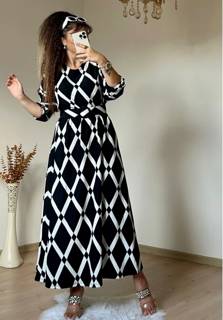 Kemerli Siyah Kare Desen Elbise