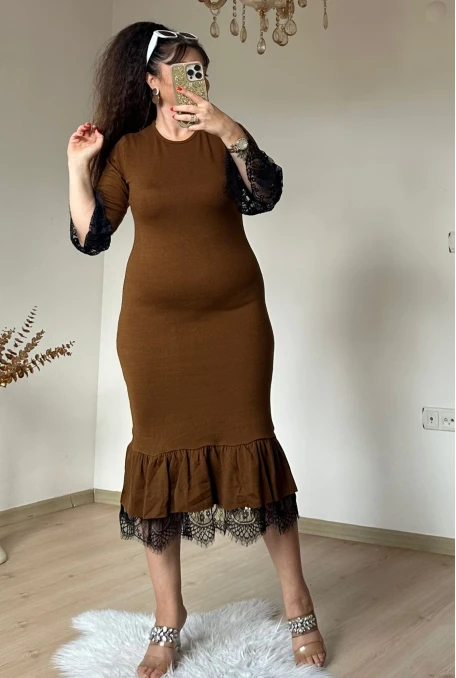 Kol ve Etek Ucu Dantelli Midi Boy Triko Elbise