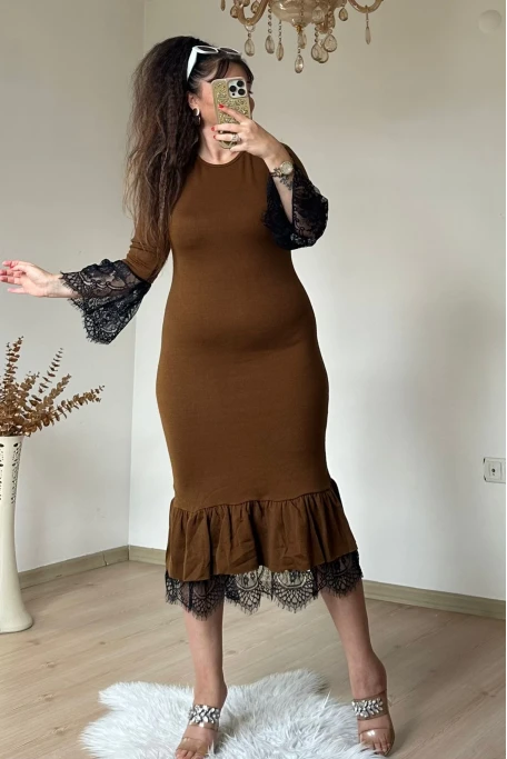 Kol ve Etek Ucu Dantelli Midi Boy Triko Elbise