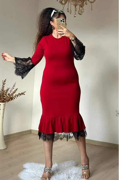 Kol ve Etek Ucu Dantelli Midi Boy Triko Elbise -KIRMIZI