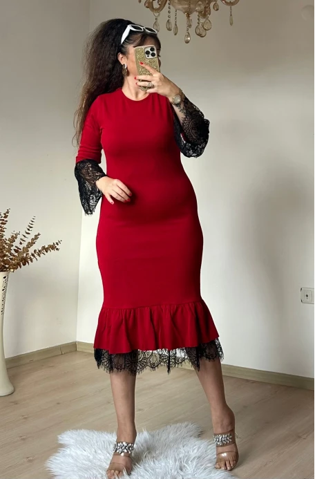Kol ve Etek Ucu Dantelli Midi Boy Triko Elbise -KIRMIZI