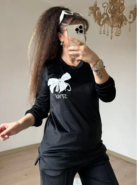 Kurdela Detaylı Siyah Kadıfe Takım