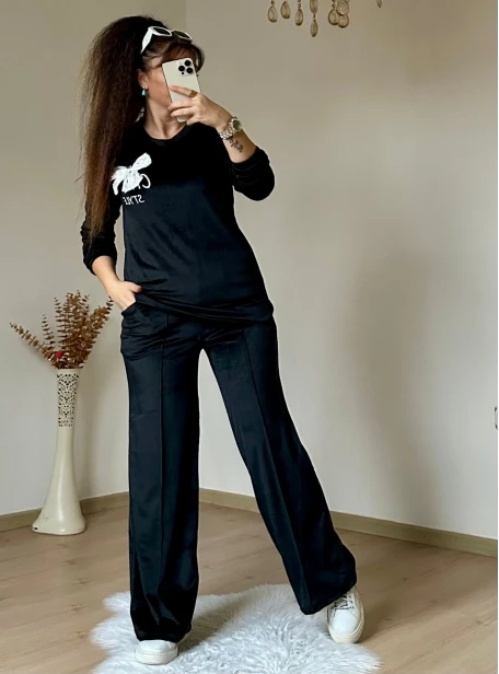 Kurdela Detaylı Siyah Kadıfe Takım