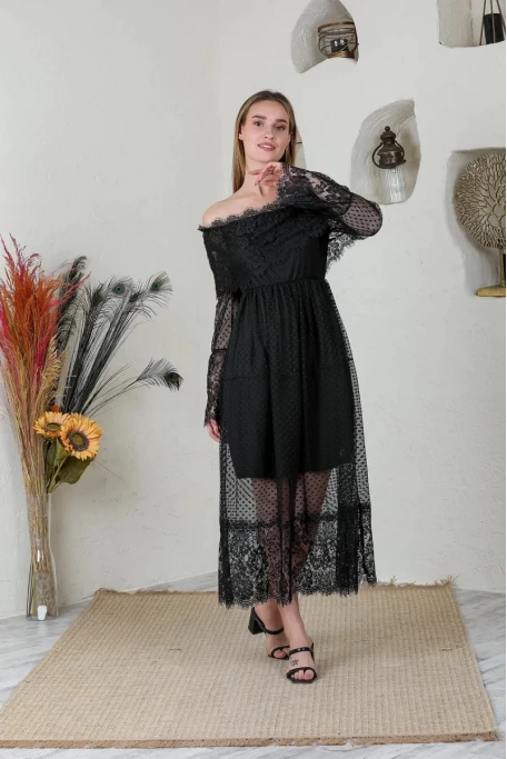 Siyah Güpür Detaylı Elbise