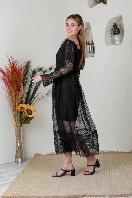 Siyah Güpür Detaylı Elbise