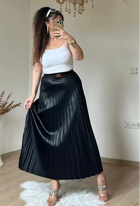 Spor Pileli Etek Siyah