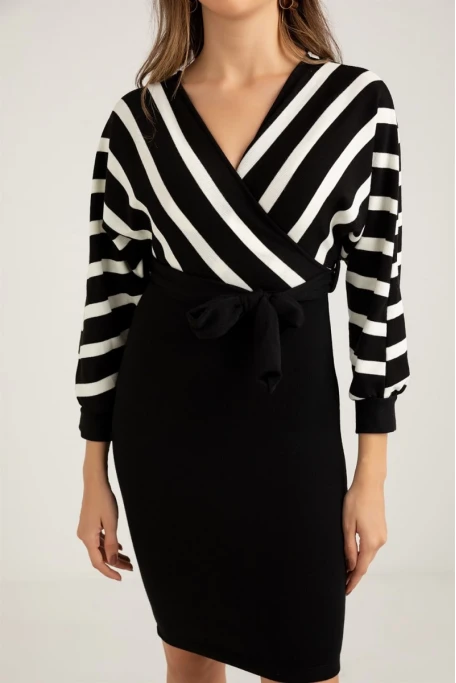 Üst Çizgili Alt Siyah Triko Elbise -BEYAZ