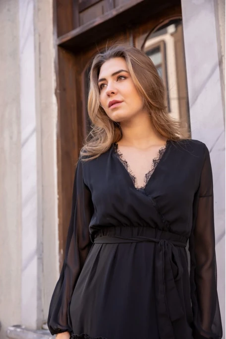 Uzun Kol Etek Ucu Güpürlü Elbise - SİYAH