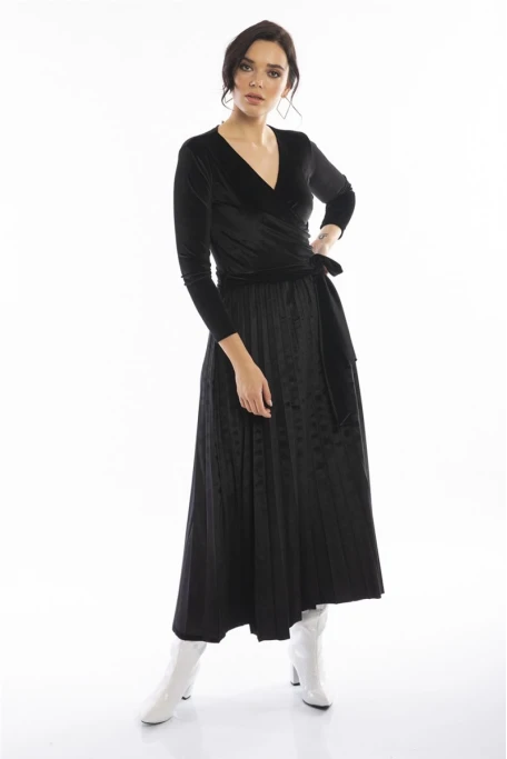 Uzun Pileli Kadife Elbise Siyah