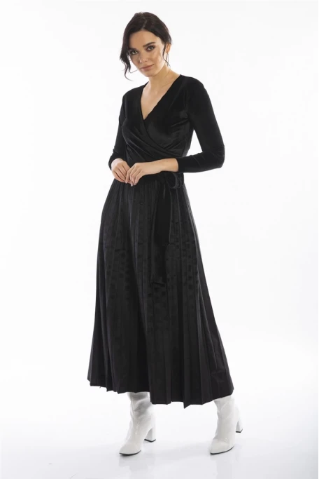 Uzun Pileli Kadife Elbise Siyah