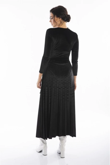 Uzun Pileli Kadife Elbise Siyah