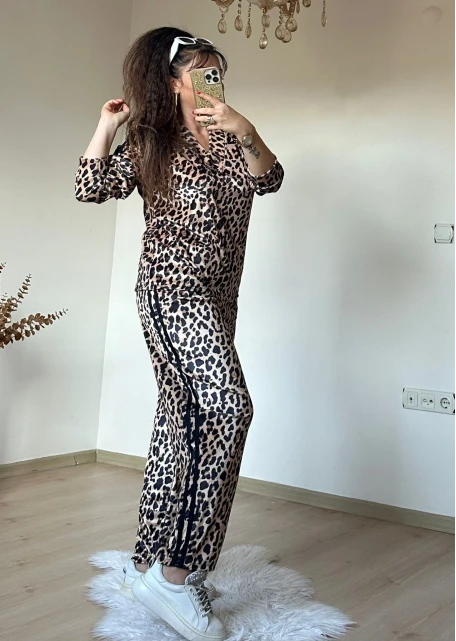 V Yaka Kadıfe Leopar Takım Büyük Beden