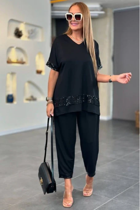 V Yaka Pul Detaylı Takım