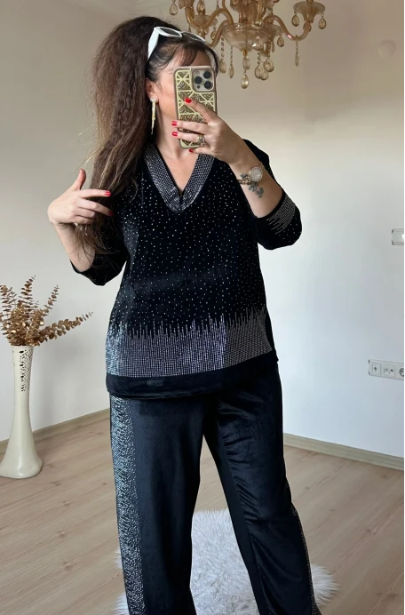 V YAka Taşlı Kadıfe Takım Siyah Büyük Beden