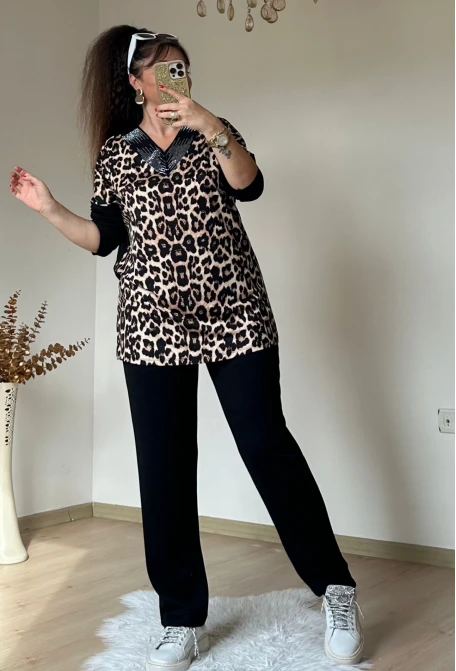 V Yaka Taşlı Leopar Takım