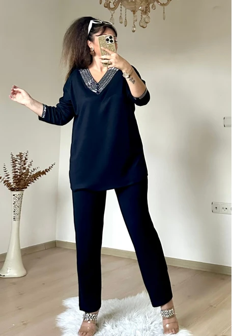 V Yaka Taşlı Takım Lacıvert