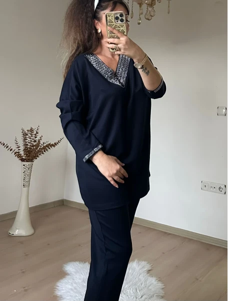 V Yaka Taşlı Takım Lacıvert