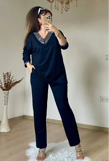 V Yaka Taşlı Takım Lacıvert