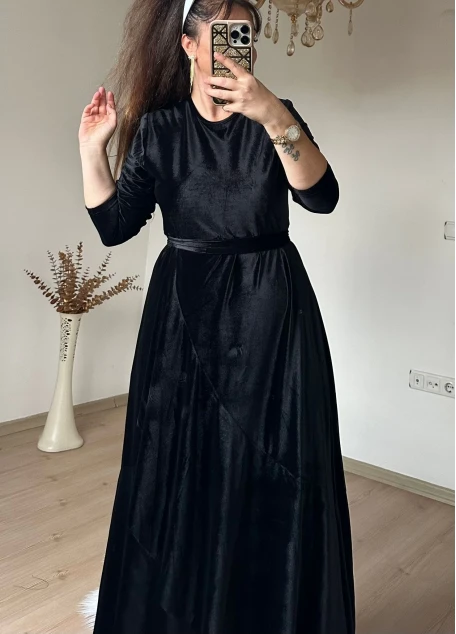 Volanlı Fırfırlı Kadife Elbıse Siyah
