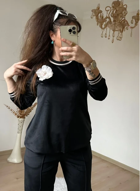 Yaka Çiçekli Kadife Takım Siyah