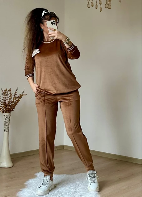 Yaka Çiçekli Kadife Takım Taba