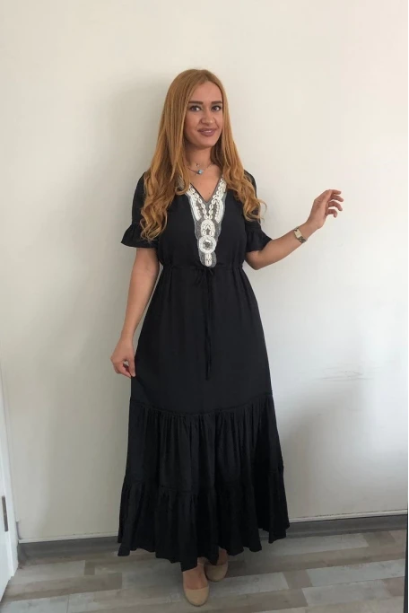 Yakası Boncuk İşlemeli Elbise -Siyah