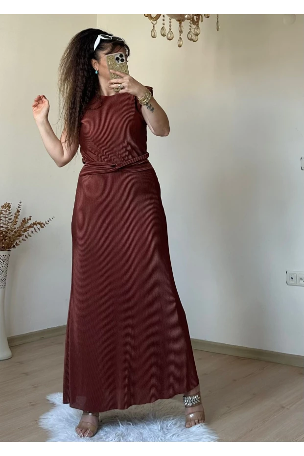 Bel Detaylı Vatkalı Elbise