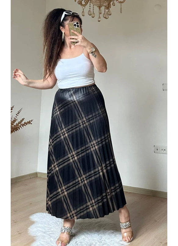 Kare Desen Pileli Sıyah Etek