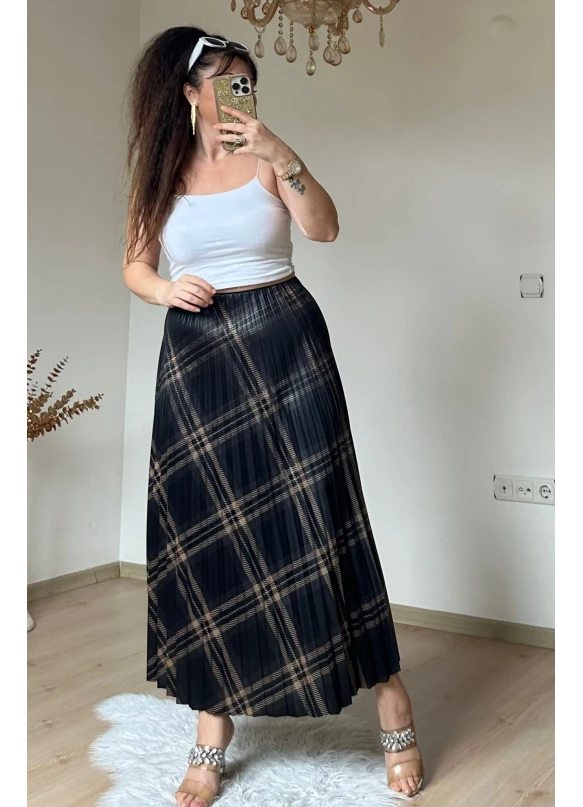 Kare Desen Pileli Sıyah Etek