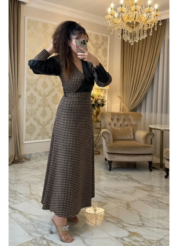 Kruvaze Yakalı Kazayağı Desen Deri Detay Ekose Elbise Kahve