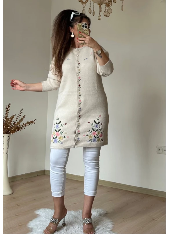 Bej Çiçekli Nakışlı Hırka