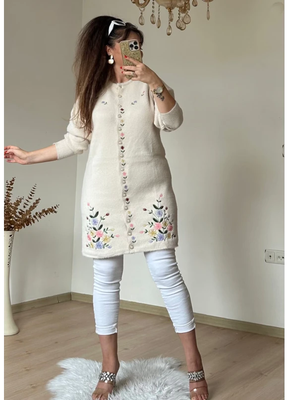 Bej Çiçekli Nakışlı Hırka