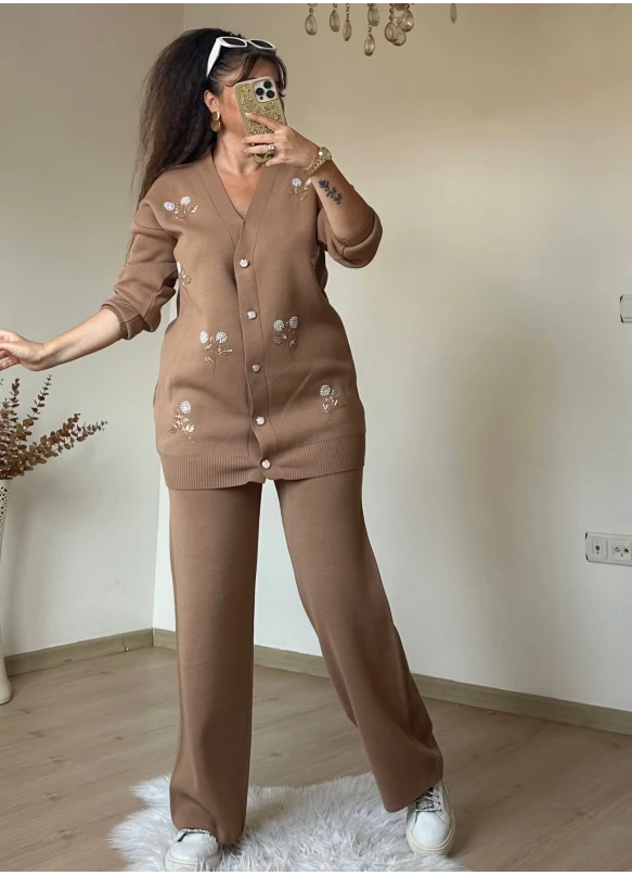 Boncuk İslemelı Triko Takım Bej
