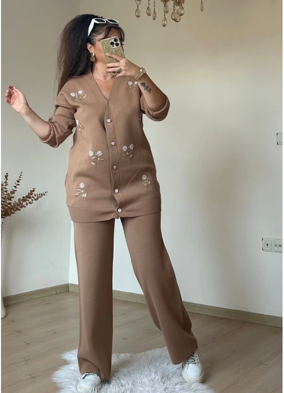 Boncuk İslemelı Triko Takım Bej