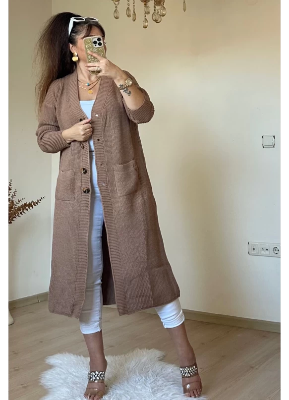 Düğmeli Uzun Hırka Kahve