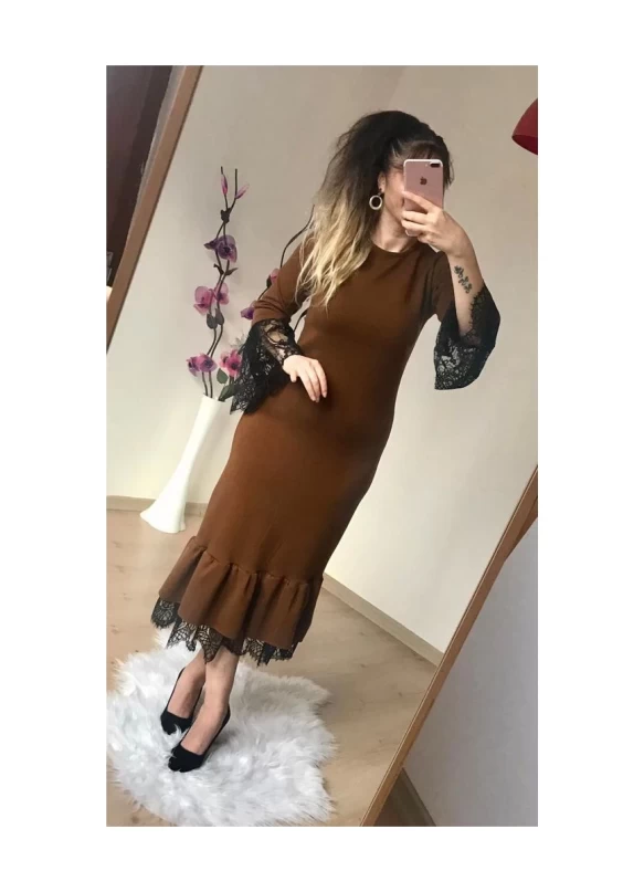 Kol ve Etek Ucu Dantelli Midi Boy Triko Elbise