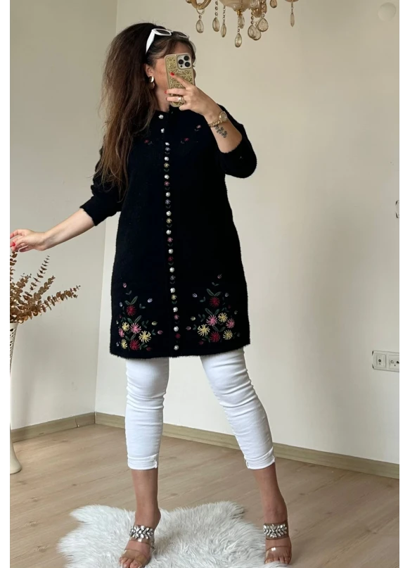 Siyah Çiçekli Nakışlı Hırka