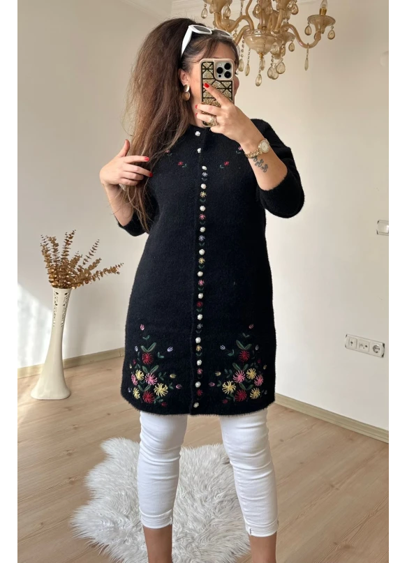 Siyah Çiçekli Nakışlı Hırka